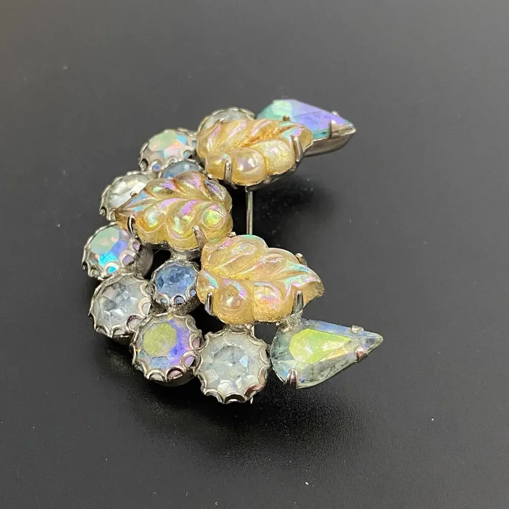 Vintage WEISS Iridescent Crystal & Molded Leaf Crescent Brooch Pin 50s Glam
